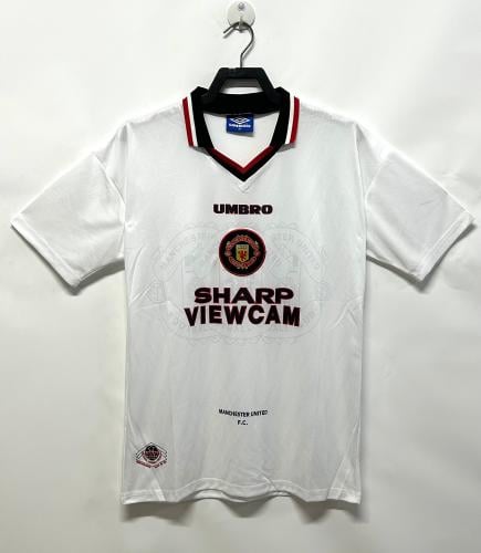 طقم مانشستر يونايتد موسم 1996-1997 ابيض