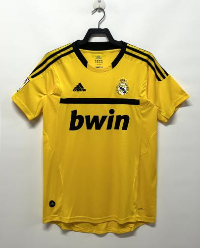 طقم ريال مدريد موسم 2011-2012 حارس المرمى اصفر