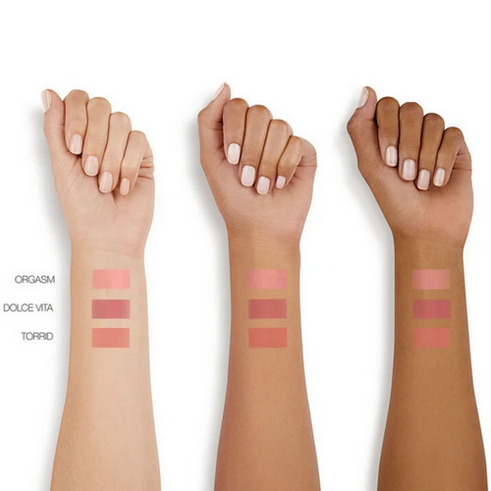 بلاشر احمر خدود سائل من نارس