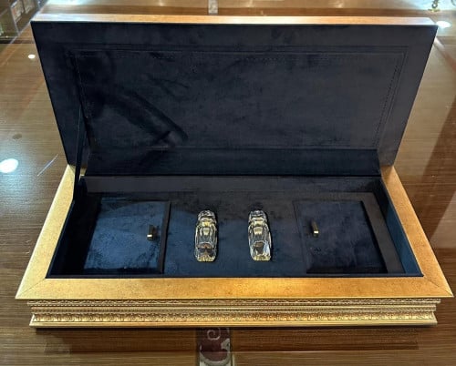 صندوق كسوة الكعبة «أسود زخارف ذهبي »