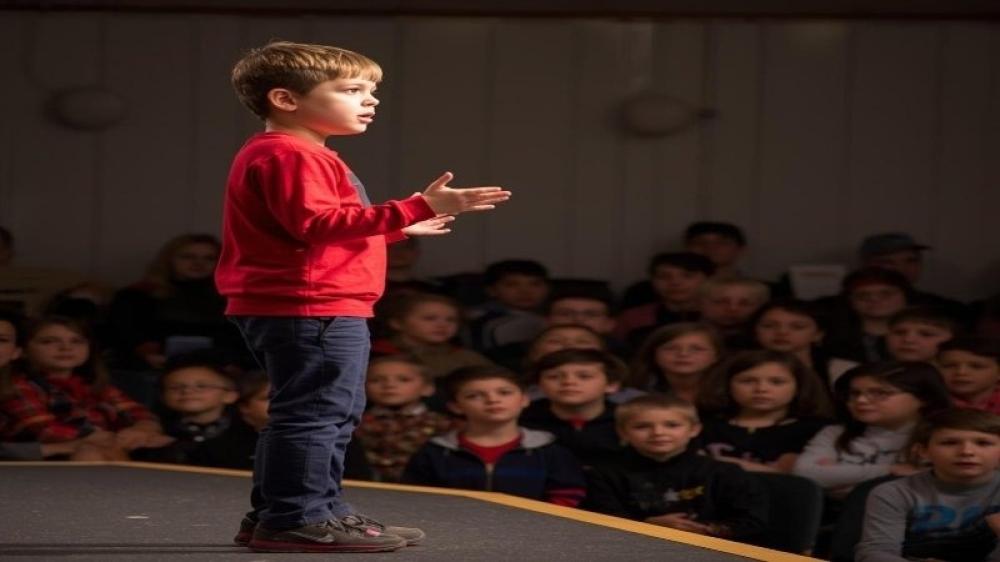 كيفية تدريب الطفل على مهارات الإلقاء في خطوات عملية