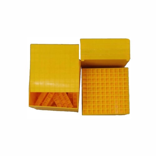 قطع دينز بلاستيك صفراء قابلة للفك والتركيب 121 قطعة ، 100 آحاد ، 10 عشرات ، 10 مئات ، 1 الاف