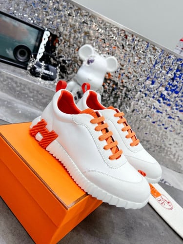 Bouncing sneaker