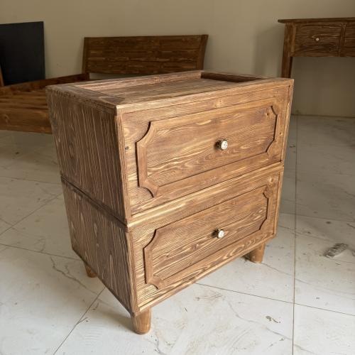 طاولة جانبية