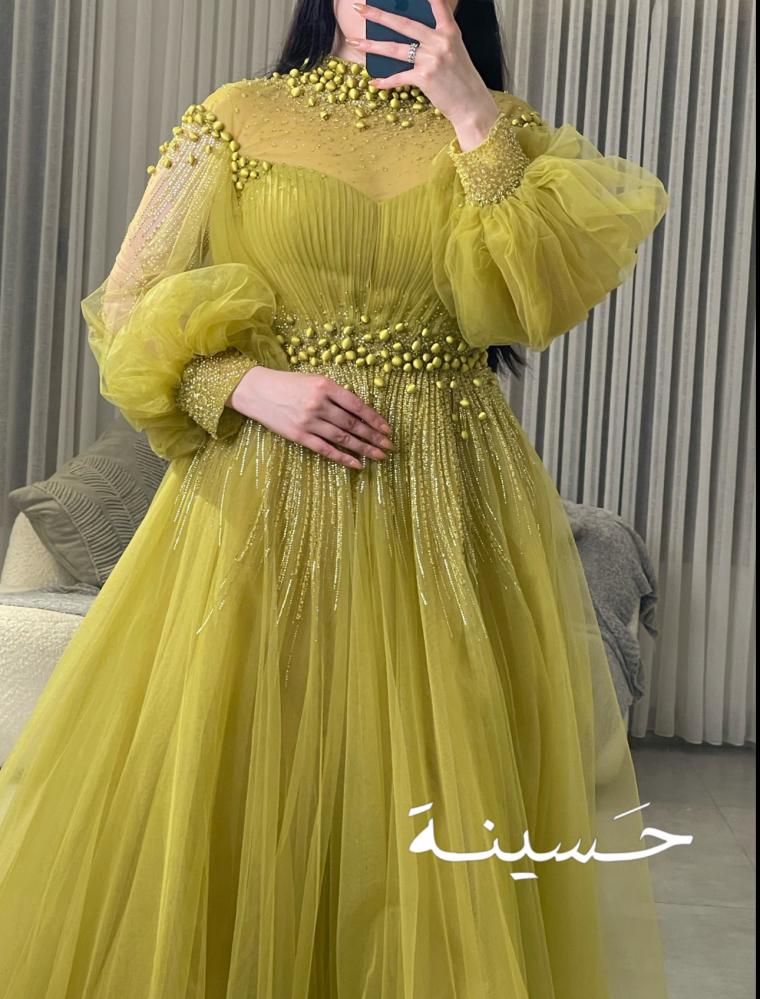 فستان تول زيتي مطرز بالخرز والكريستال