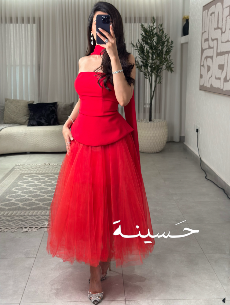 فستان احمر  محير