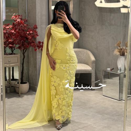فستان أصفر هادئ بلون الليمون الفاتح