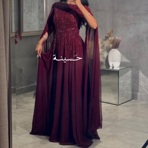 فستان كاب بلون خمري وتطريز لامع
