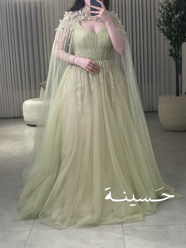 فستان تول شيفون أخضر فاتح مطرّز بالكريستال