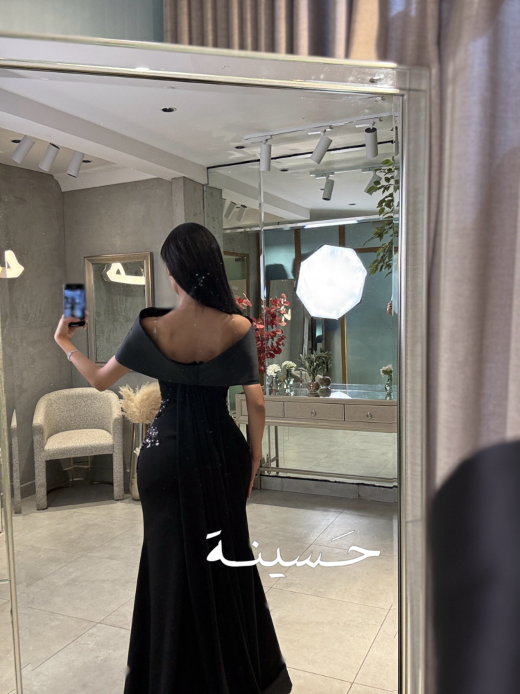فستان اسود انيق مطرز بورد من الخصر