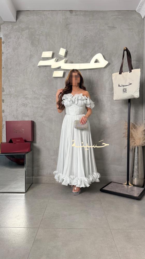 فستان ناعم أبيض بتصميم كورسيه