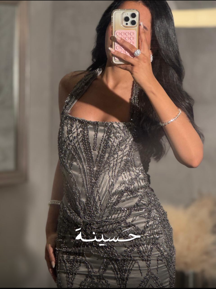 فستان رمادي بترصيع فضي فاخر