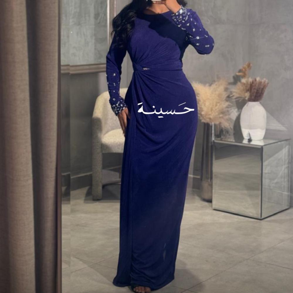 فستان أنيق بلون كحلي ملكي