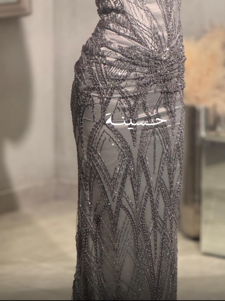 فستان رمادي بترصيع فضي فاخر