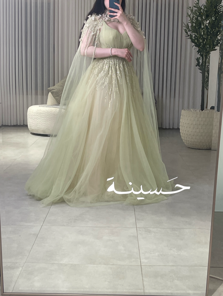فستان تول شيفون أخضر فاتح مطرّز بالكريستال