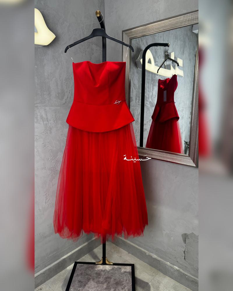 فستان احمر  محير