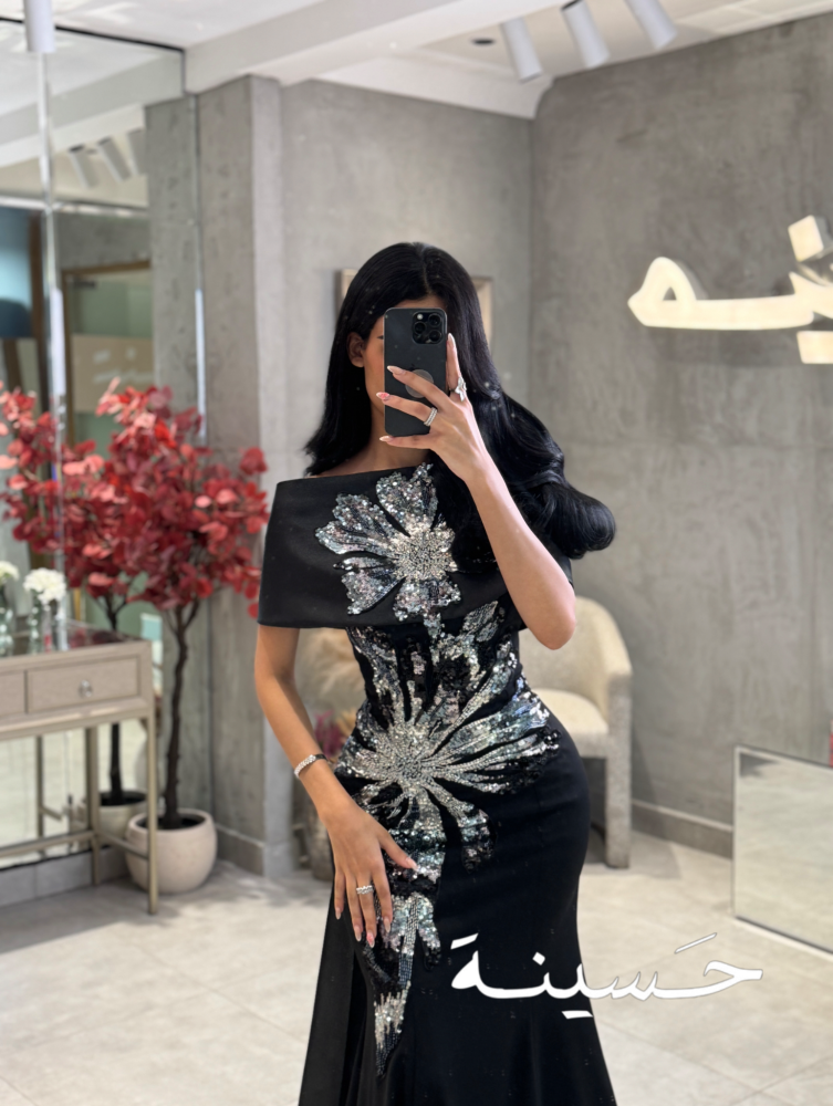 فستان اسود انيق مطرز بورد من الخصر