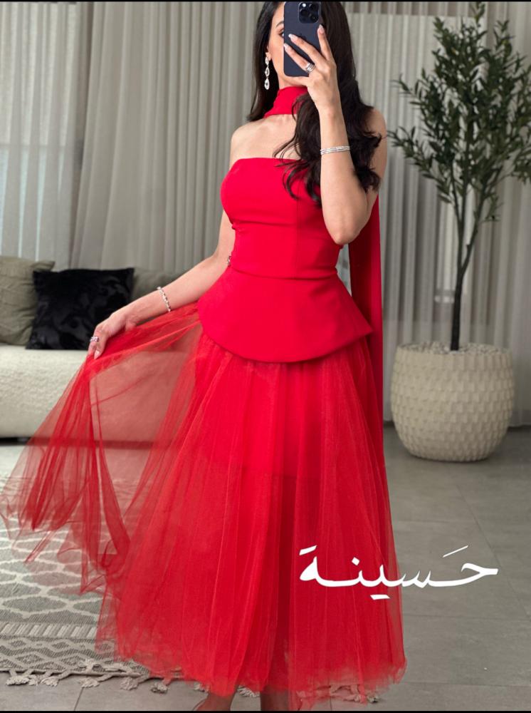 فستان احمر  محير