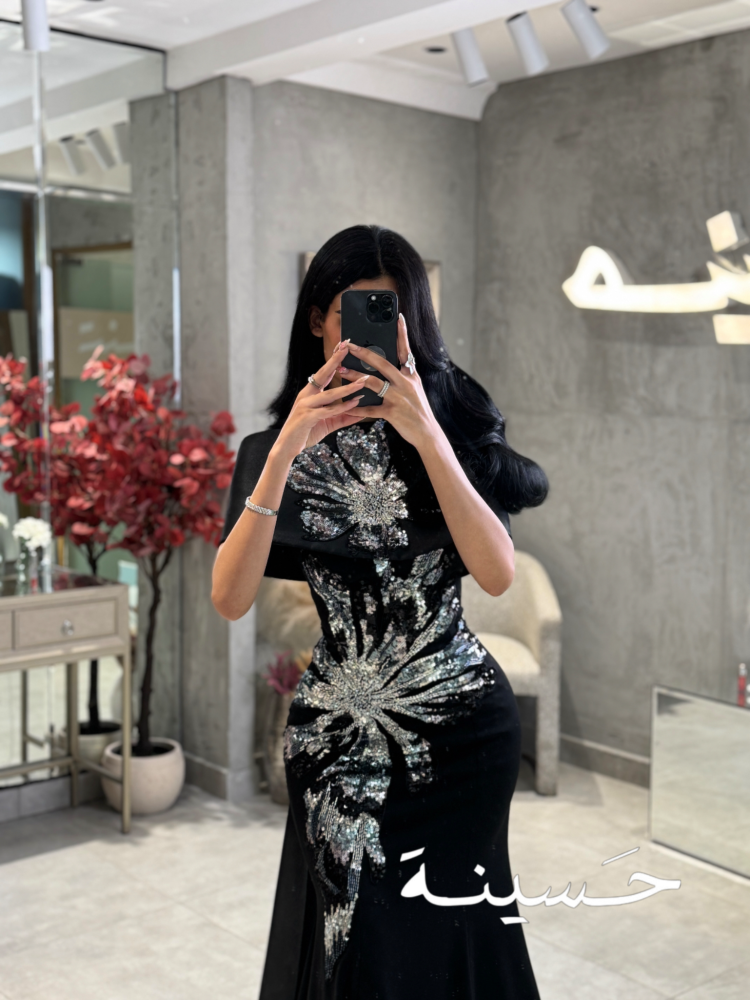 فستان اسود انيق مطرز بورد من الخصر