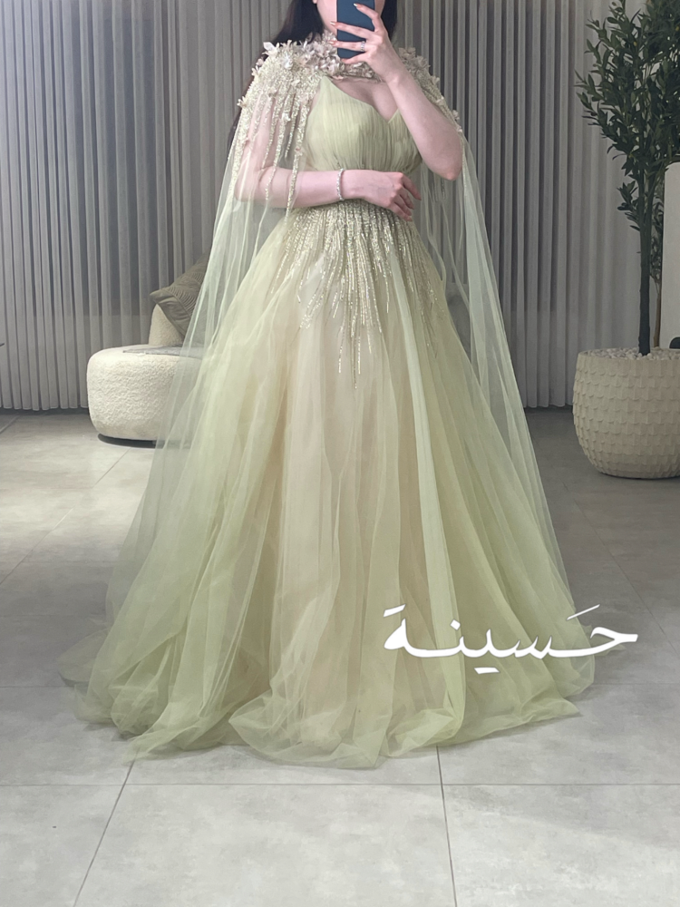 فستان تول شيفون أخضر فاتح مطرّز بالكريستال