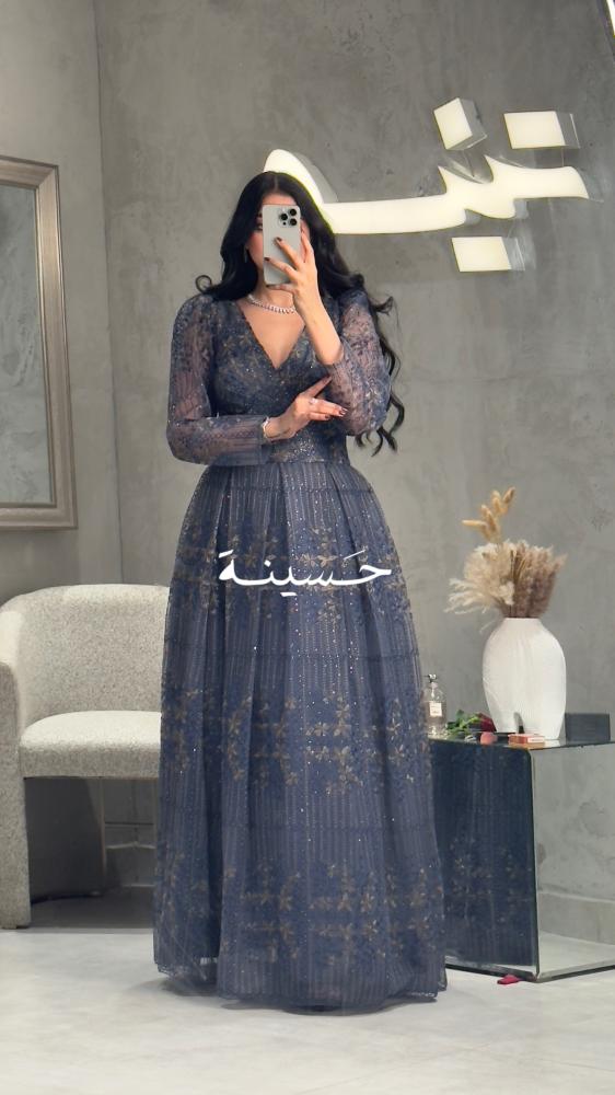 فستان ازرق بتطريز ذهبي يدوي