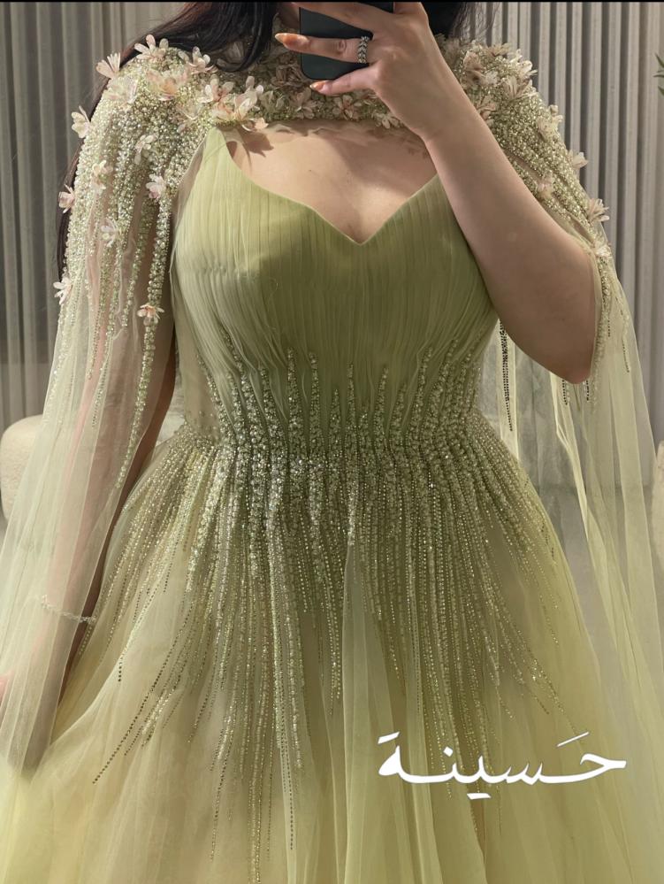 فستان تول شيفون أخضر فاتح مطرّز بالكريستال