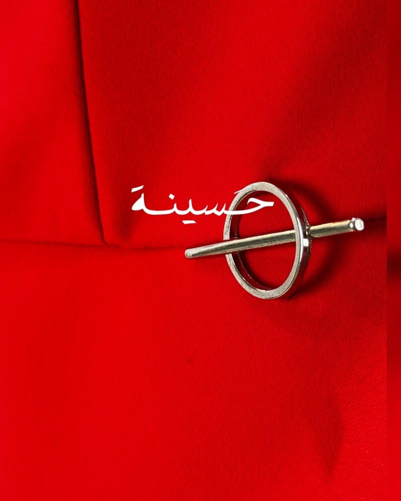 فستان احمر  محير