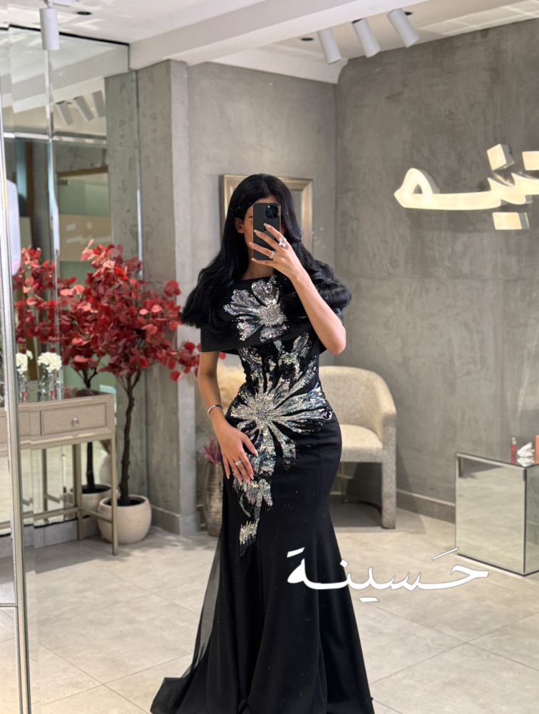 فستان اسود انيق مطرز بورد من الخصر