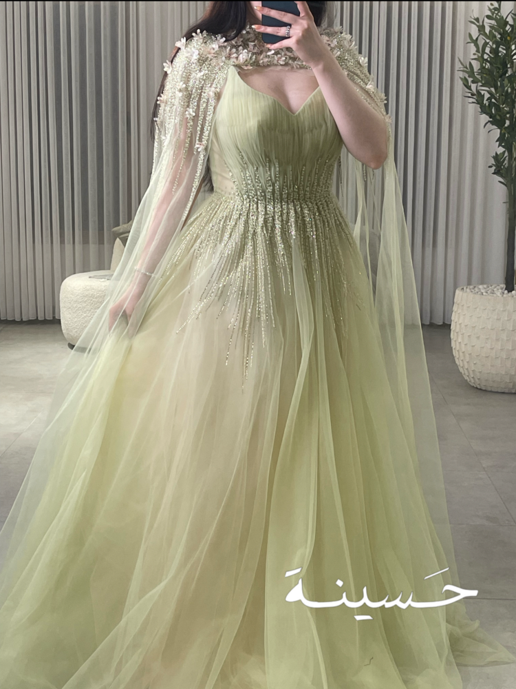 فستان تول شيفون أخضر فاتح مطرّز بالكريستال