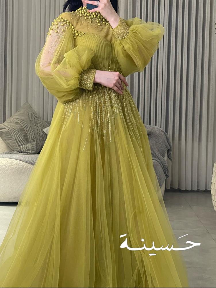 فستان تول زيتي مطرز بالخرز والكريستال