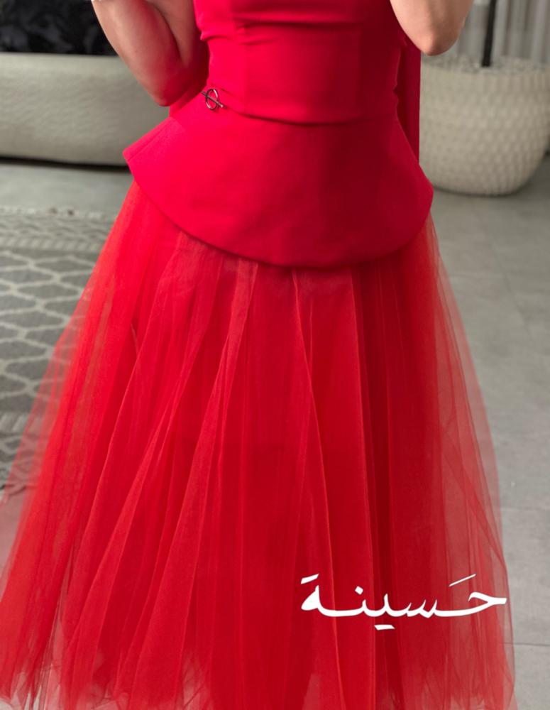 فستان احمر  محير
