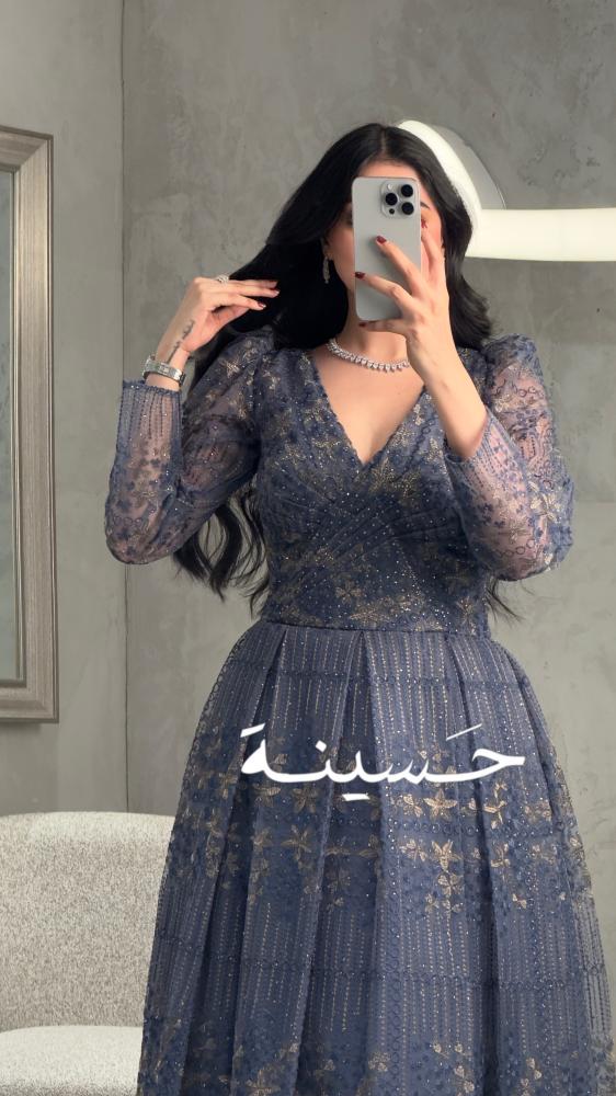فستان ازرق بتطريز ذهبي يدوي