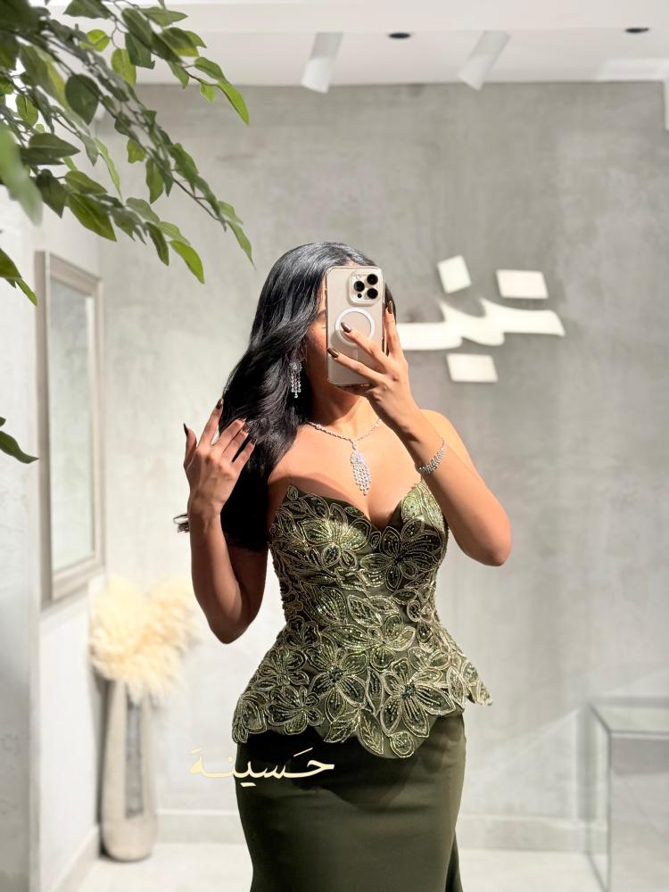 فستان زيتي مطرز بتصميم كورسيه فاخر