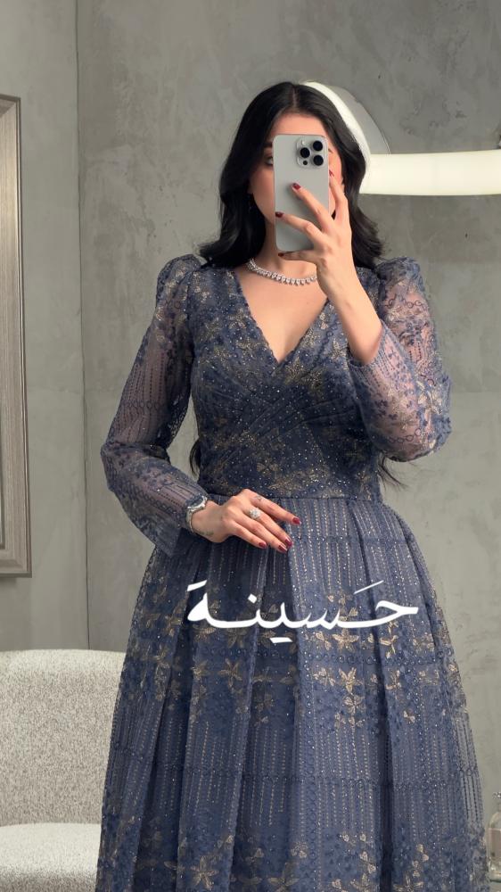 فستان ازرق بتطريز ذهبي يدوي