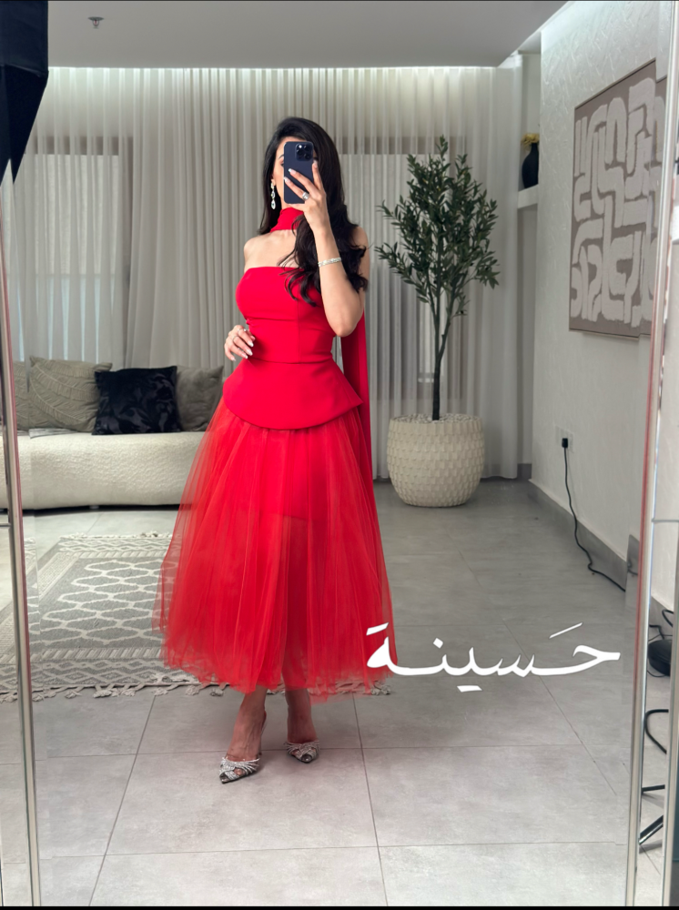 فستان احمر  محير
