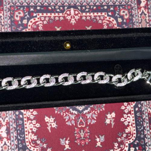 اسوارة فوز فضية، مطرزة بالزركون