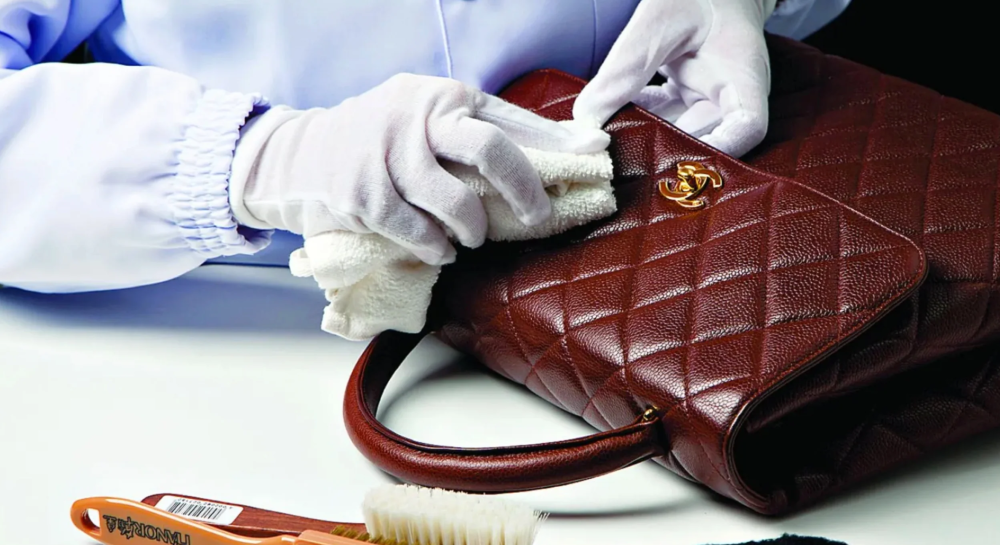How to clean and store leather bags safely