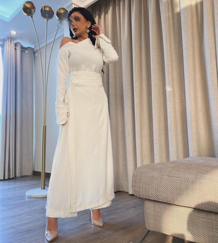 فستان ابيض ناعم