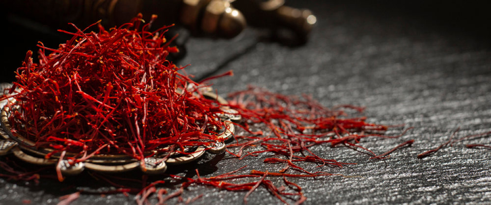 الفرق بين الزعفران العادي وزعفران السوبر نقيل الإيراني