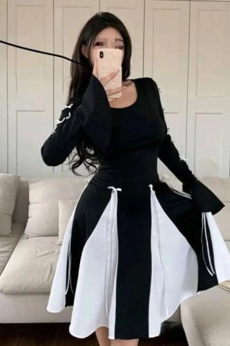 فستان ابيضّ وسود