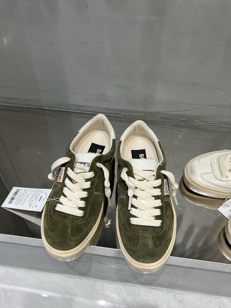 Golden goose