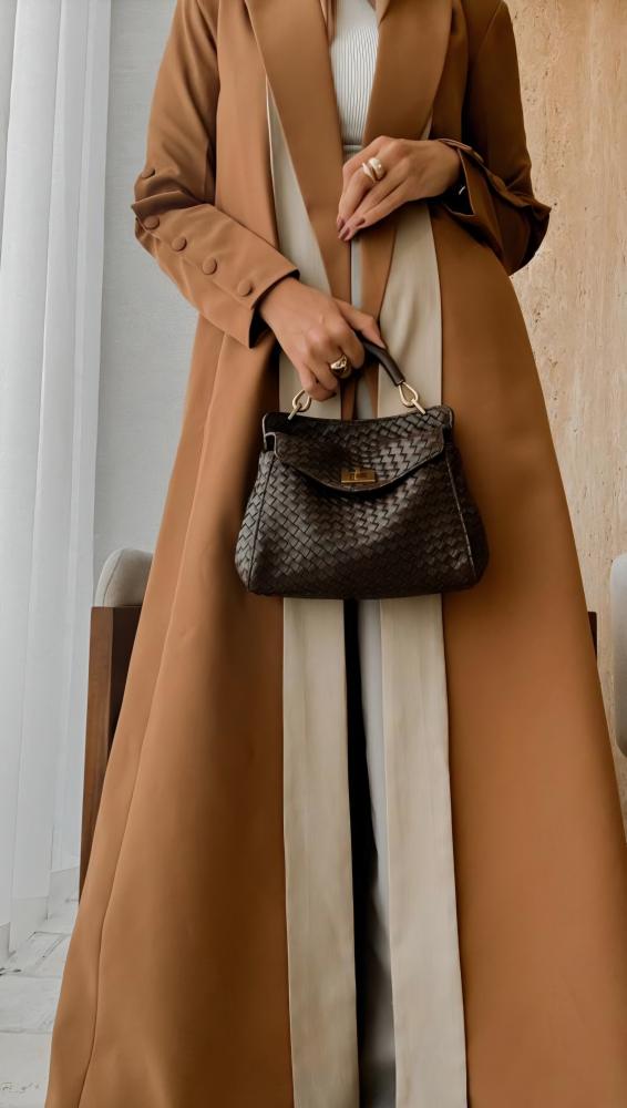 عباية بليزر رسمية بطابع فخم