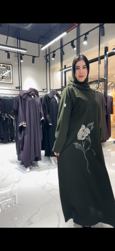 عباية قماش كريب الرياض ناعم وبارد عليه تطريز من ال...
