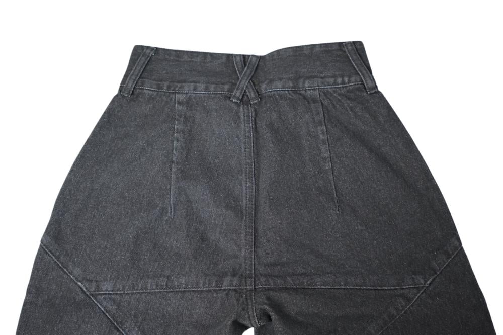 بنطلون بلون اسود واسع للجنسين بتصميم عصري جدا