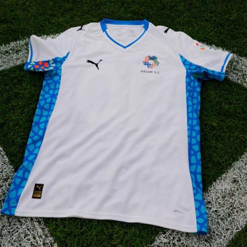 تيشرت نيوم الابيض2026