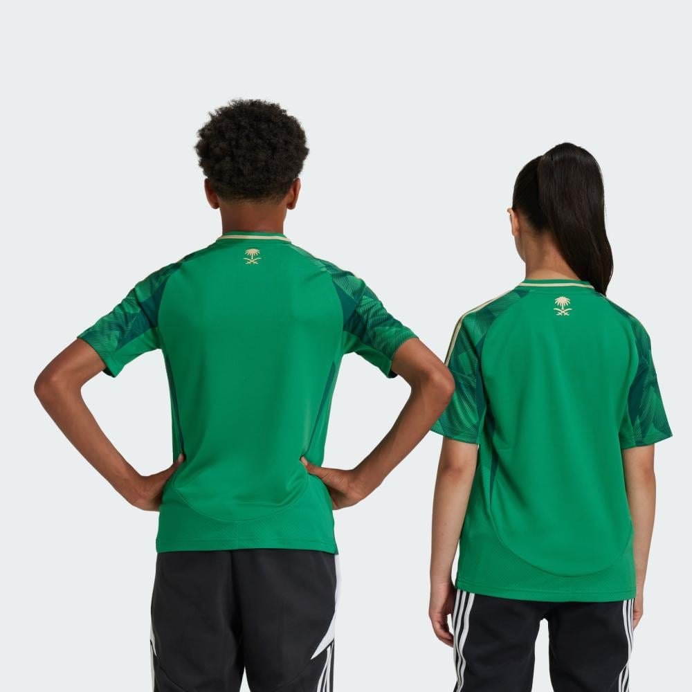 طقم المنتخب السعودي شبابي 2025