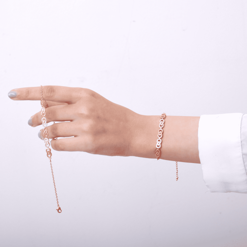 اسوارة نسائية كلاسيكيه ذهبية اللون مرصعه بالزركون