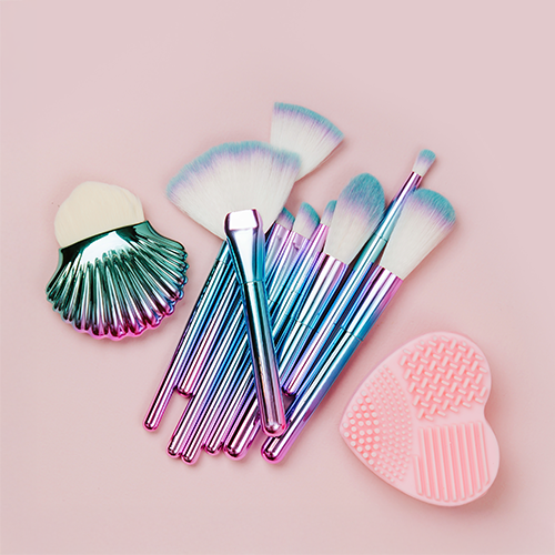 الفرش و الأدوات