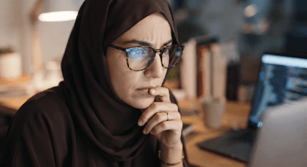 5 علامات تدل على أنك تحتاج إلى تغيير نظارتك الطبية