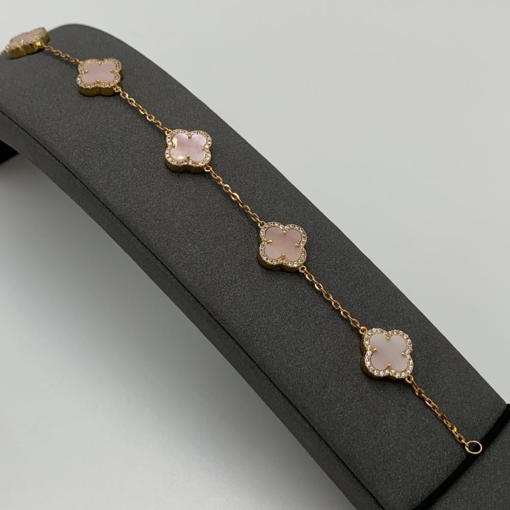 سوارة إيطالية ذهب عيار 18 – تصميم ثمانية فاخر بوزن 6.13 جرام مع أحجار براقة وإطلالة ناعمة